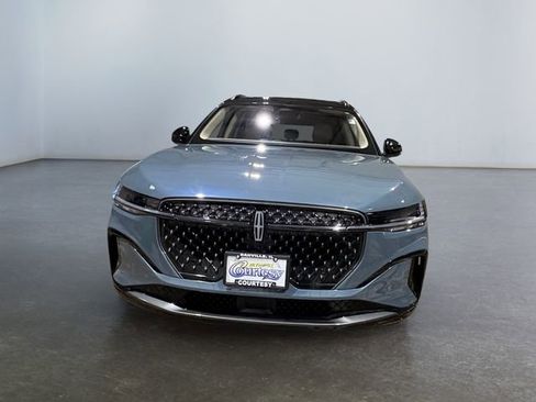 Used 2025 Lincoln Nautilus Reserve w/ Jet Appearance Package image 8