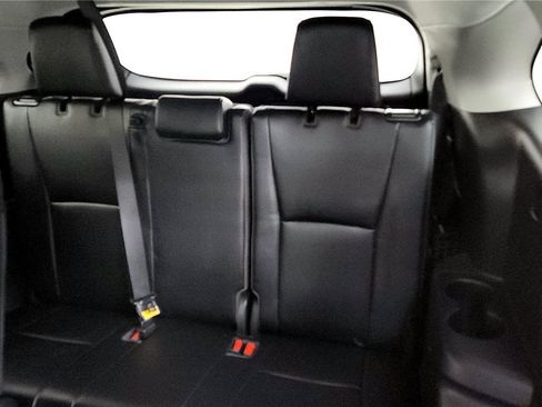 Used 2023 Toyota Highlander XLE AWD/4WD image 22