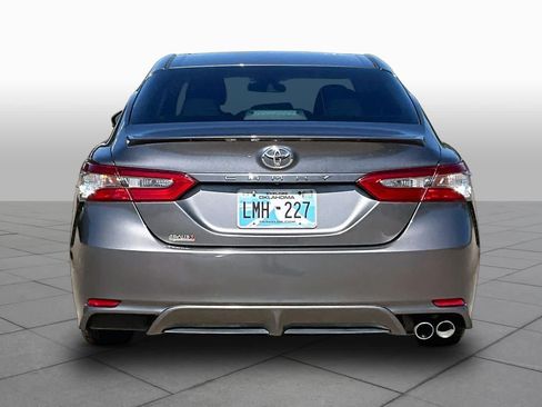 Used 2018 Toyota Camry SE FWD image 5