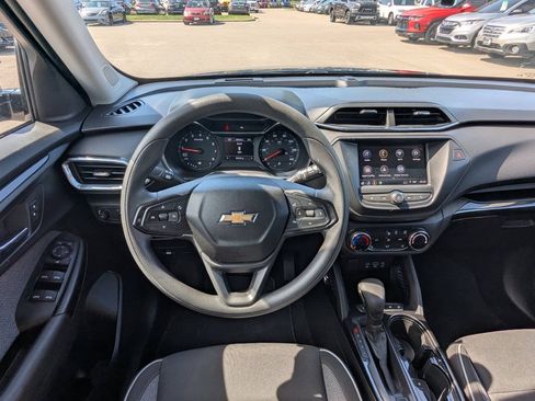 Used 2022 Chevrolet TrailBlazer LT FWD image 17