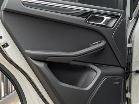 New 2026 Porsche Macan image 32