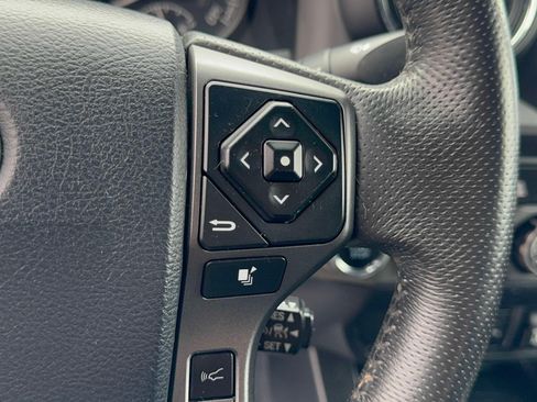 Used 2020 Toyota Tacoma TRD Sport w/ Technology Package AWD/4WD image 17