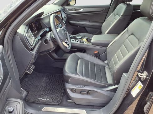 Used 2025 Volkswagen Atlas Cross Sport SEL R-Line AWD/4WD image 22