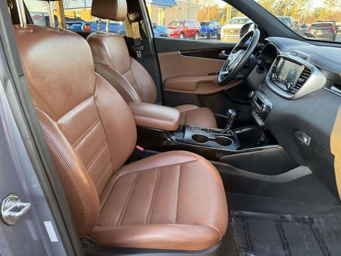 Used 2019 Kia Sorento SX image 31
