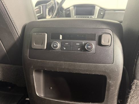 Used 2020 GMC Yukon XL SLT AWD/4WD image 15