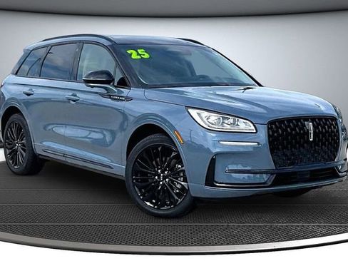 Used 2025 Lincoln Corsair Grand Touring w/ Equipment Group 302A AWD/4WD image 3