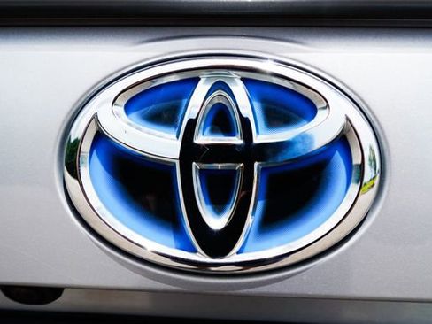 Used 2022 Toyota RAV4 XLE image 41