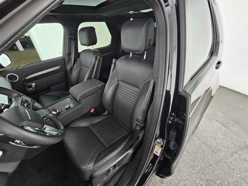 Used 2025 Land Rover Discovery Dynamic SE AWD/4WD image 21