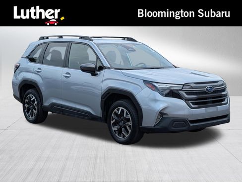 Used 2025 Subaru Forester Premium AWD/4WD image 1