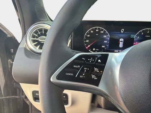Used 2026 Mercedes-Benz GLB 250 image 27
