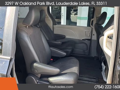 Used 2014 Toyota Sienna SE FWD image 32