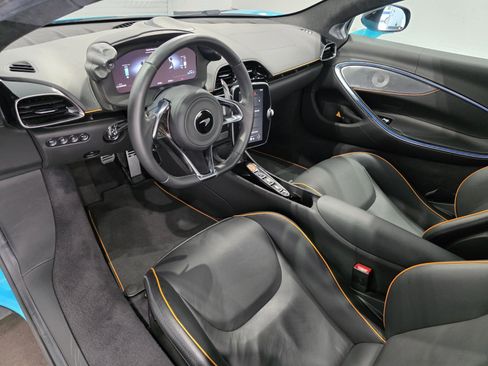 Used 2025 McLaren Artura RWD image 7