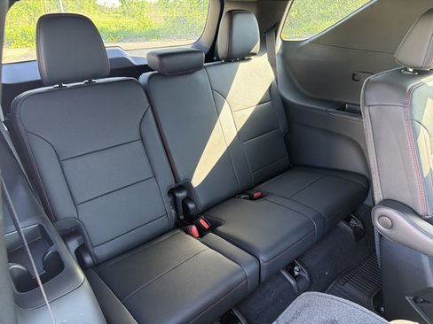 New 2026 Chevrolet Traverse RS w/ LPO, Floor Liner Package AWD/4WD image 31