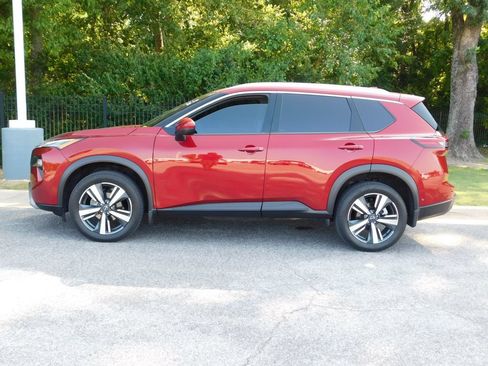 Used 2024 Nissan Rogue SL w/ SL Premium Package AWD/4WD image 2