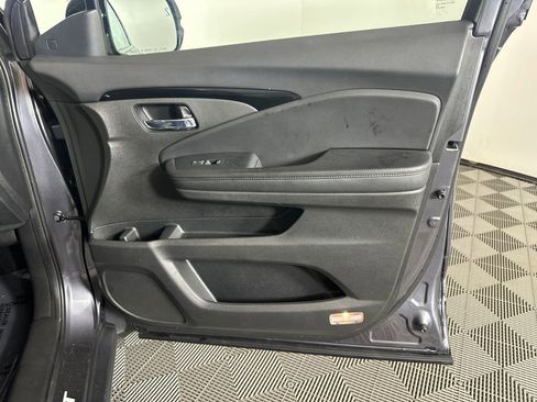 Used 2022 Honda Pilot Touring image 14