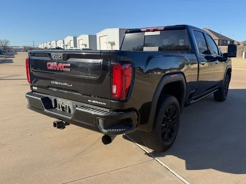Used 2023 GMC Sierra 2500 Denali w/ Denali Black Diamond Edition AWD/4WD image 3