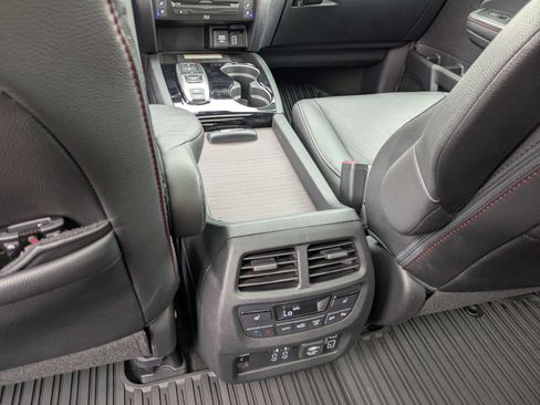 Used 2022 Honda Pilot Black Edition image 32