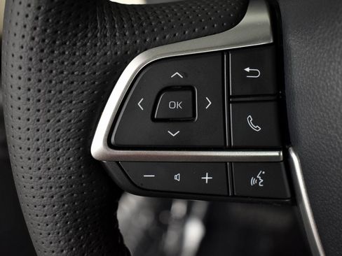 Certified 2025 Toyota Sienna Platinum image 43