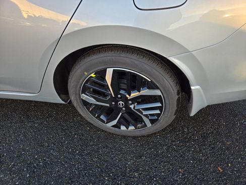 New 2025 Nissan Versa SR w/ Trunk Package image 5