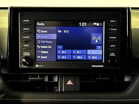 Used 2021 Toyota RAV4 LE AWD/4WD image 18