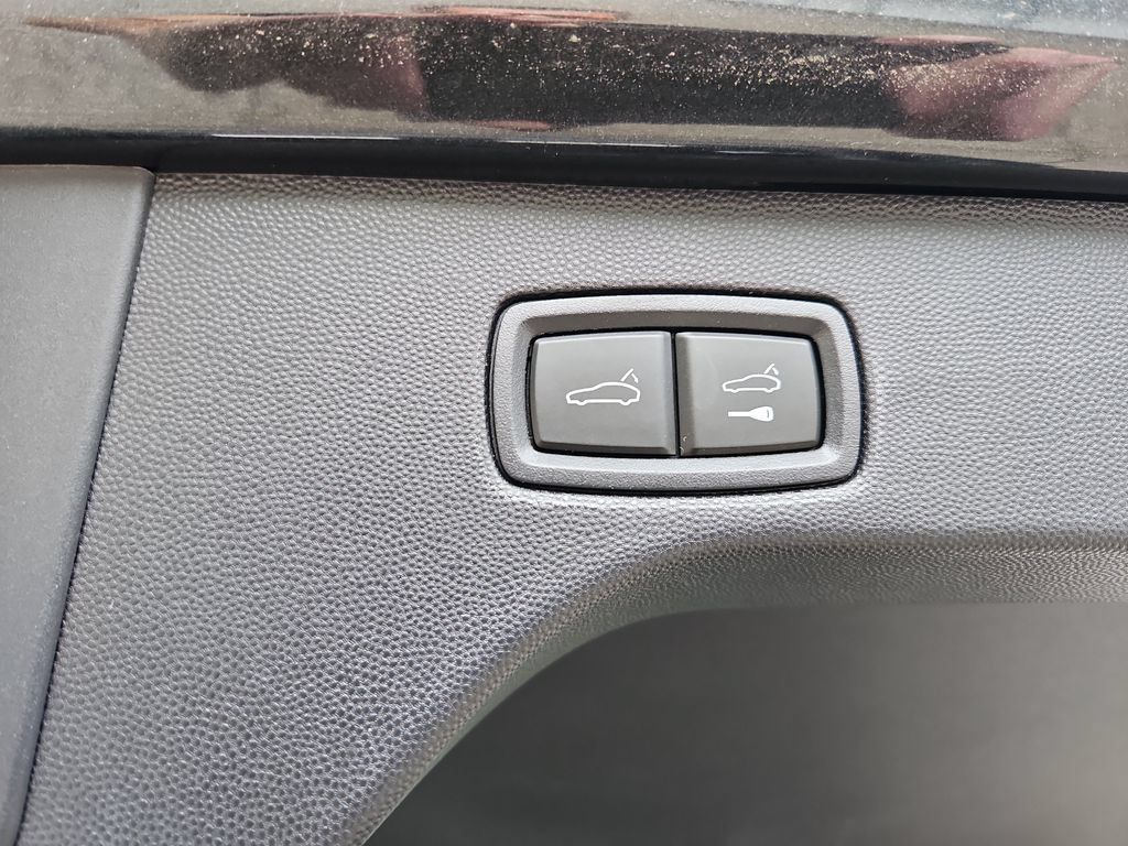 Certified 2026 Porsche Macan 4 Electric AWD/4WD image 27