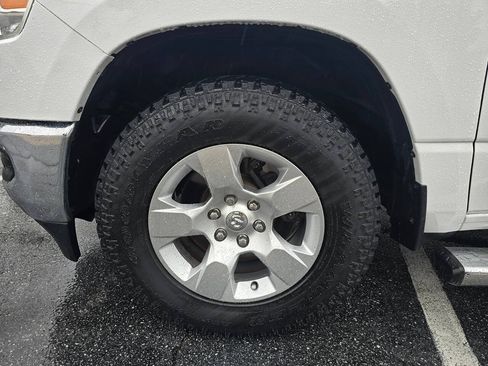 Used 2019 RAM 1500 Big Horn AWD/4WD image 12