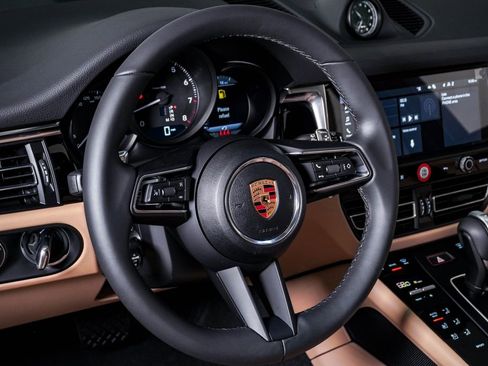 New 2026 Porsche Macan image 18