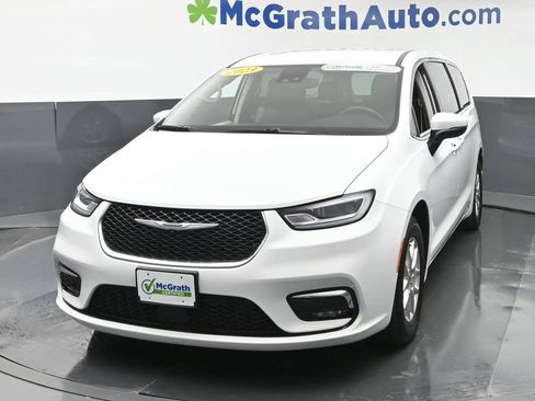 Used 2023 Chrysler Pacifica Touring-L FWD image 24