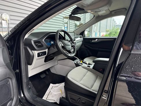 Used 2023 Ford Escape Active w/ Tech Pack #2 AWD/4WD image 8