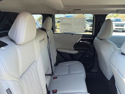 New 2025 Mitsubishi Outlander SEL image 10