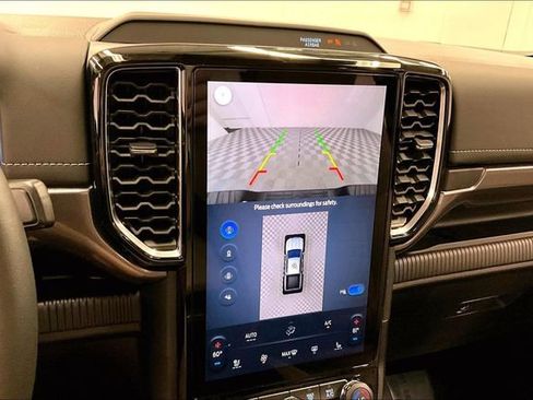 Used 2025 Ford Ranger Lariat w/ FX4 Off-Road Package image 30