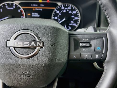 Used 2025 Nissan Rogue SV FWD image 19