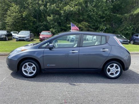 Used 2013 Nissan Leaf SV w/ LED & Quick Charge Pkg image 2