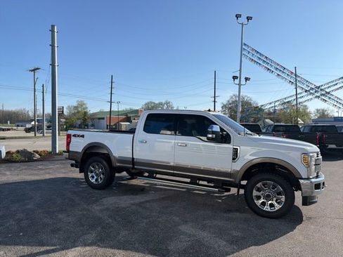Used 2019 Ford F250 Lariat w/ Chrome Package image 17