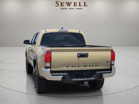 Used 2018 Toyota Tacoma TRD Off-Road AWD/4WD image 3