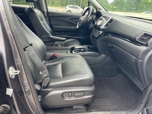 Used 2017 Honda Pilot Touring image 12