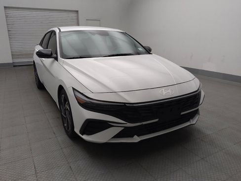 Used 2025 Hyundai Elantra Sport FWD image 14