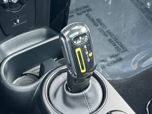 Used 2024 MINI Cooper SE w/ Signature Upholstery Package image 17