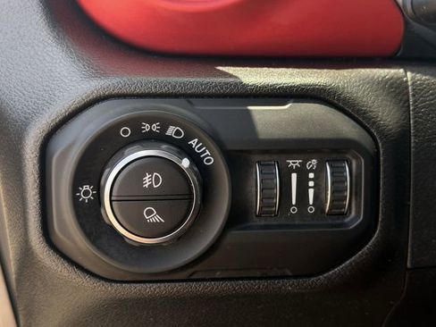 Used 2022 Jeep Gladiator Rubicon w/ Cold Weather Group AWD/4WD image 19