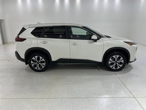 Used 2023 Nissan Rogue SV image 9