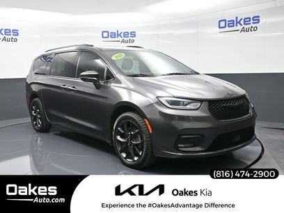 Used 2022 Chrysler Pacifica Touring-L w/ S Appearance Package