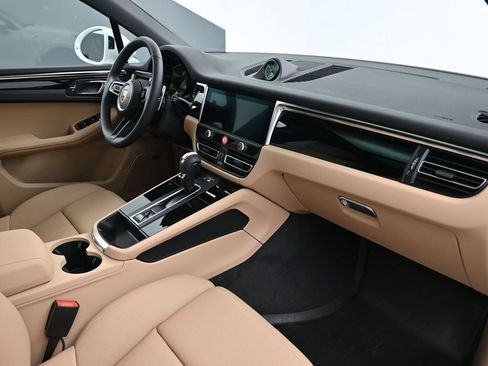 Certified 2026 Porsche Macan AWD/4WD image 14