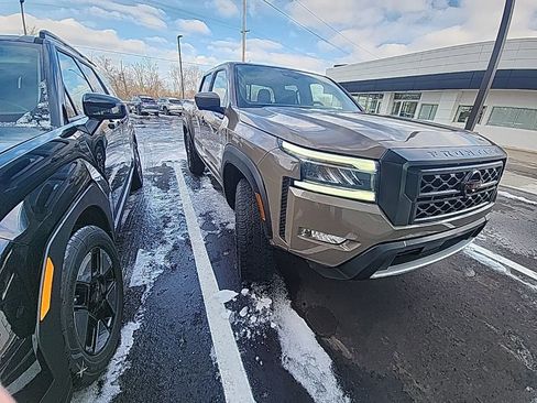 Used 2024 Nissan Frontier PRO-4X w/ Pro Convenience Package image 12