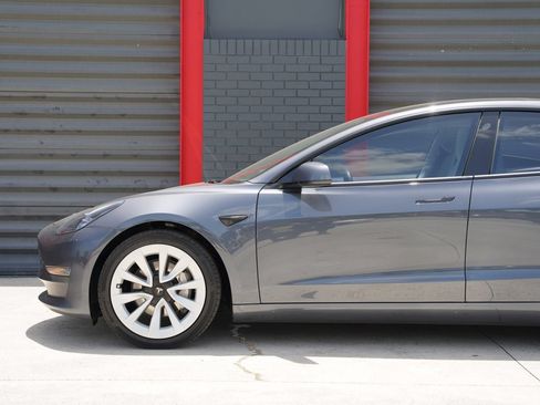 Used 2023 Tesla Model 3 Standard Range RWD image 9