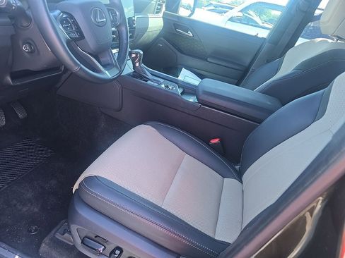 Used 2024 Lexus GX 550 AWD/4WD image 12