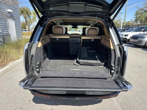 Certified 2024 Land Rover Range Rover SV image 11