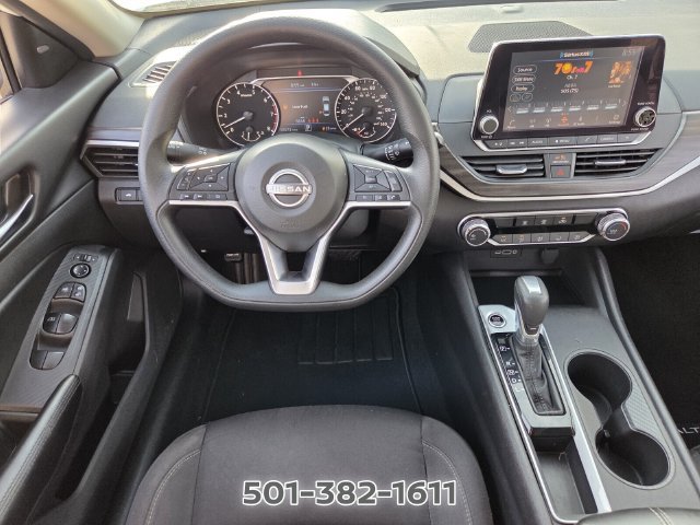 Used 2025 Nissan Altima 2.5 SV FWD image 12