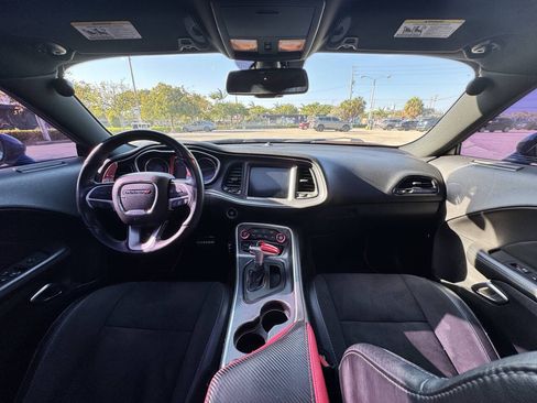 Used 2018 Dodge Challenger R/T Scat Pack w/ Leather Interior Group RWD image 32