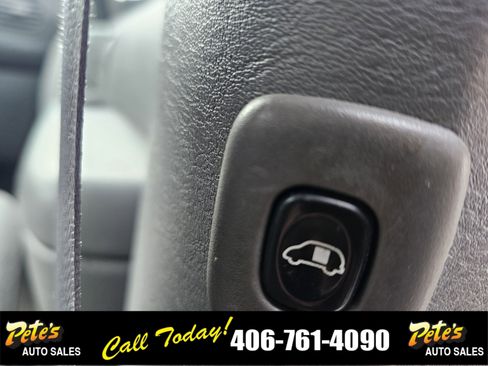 Used 2007 Chrysler Town & Country Touring image 15