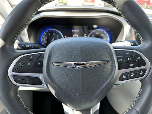 Used 2024 Chrysler Pacifica Touring-L FWD image 55